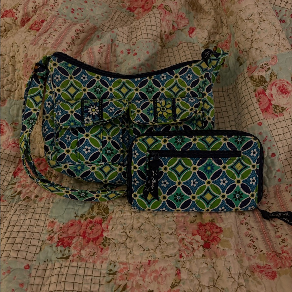 Vera Bradley Retired Daisy Daisy pattern - crossbody and wallet
